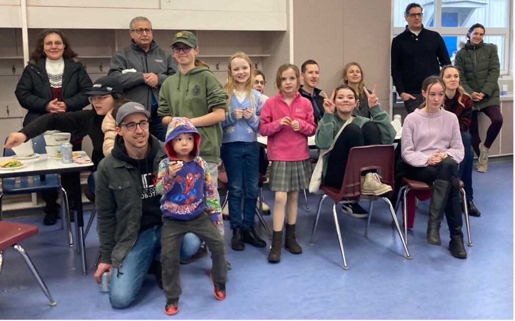 La communauté de l’école la Vérendrye lors d’un événement festif mettant en avant la francophonie à Chilliwack. 